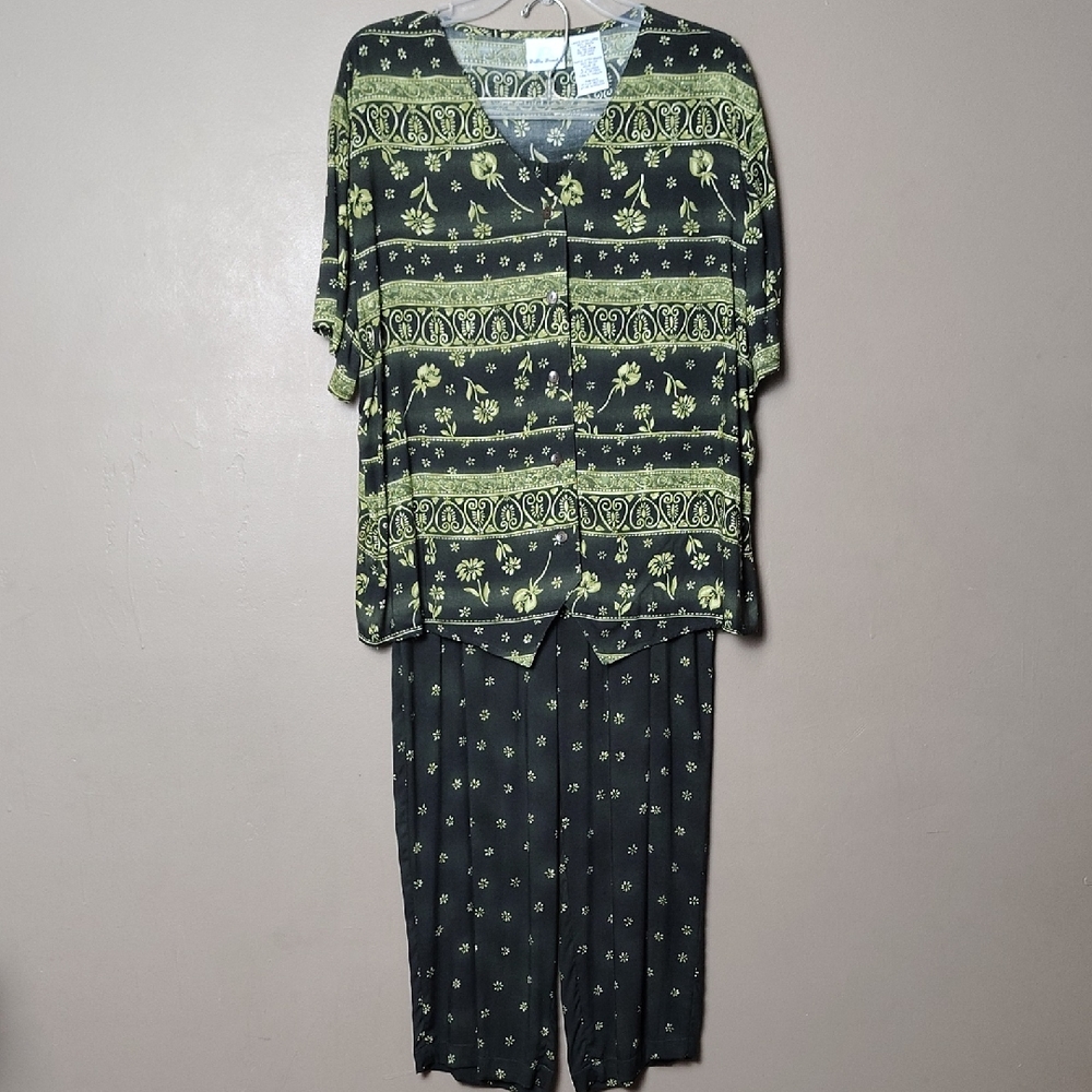 Bobbie Brooks 2 Piece Pants Outfit W Green Flowers On Black Background XL